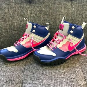 Nike Dual Fusion Hills Sneakers - Women’s 6.5